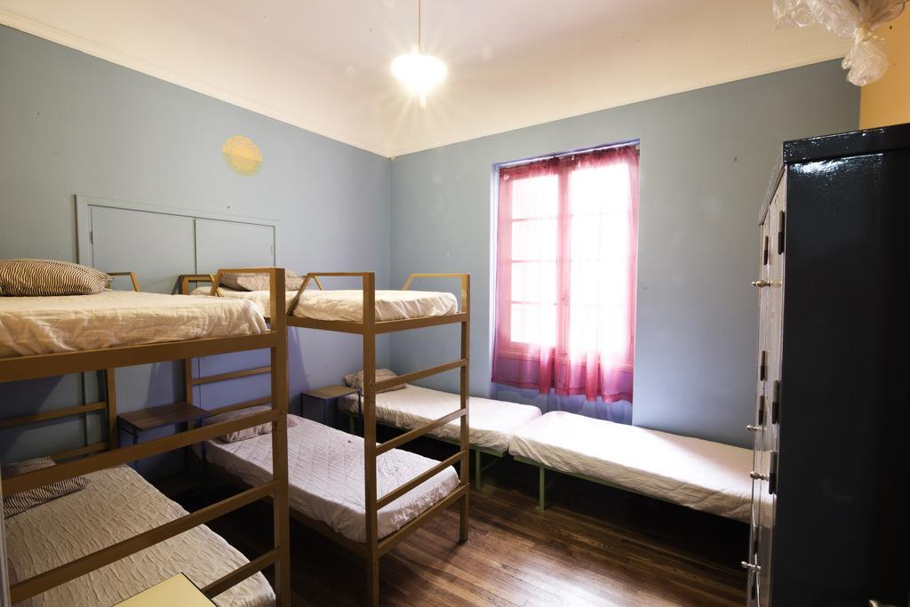 Pagration Youth Hostel Athens Ngoại thất bức ảnh